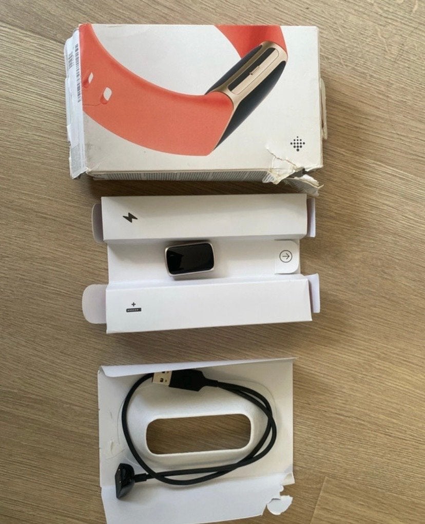 Fitbit Charge 6 met oplader - Oranje, Ophalen of Verzenden, Zo goed als nieuw, Oranje