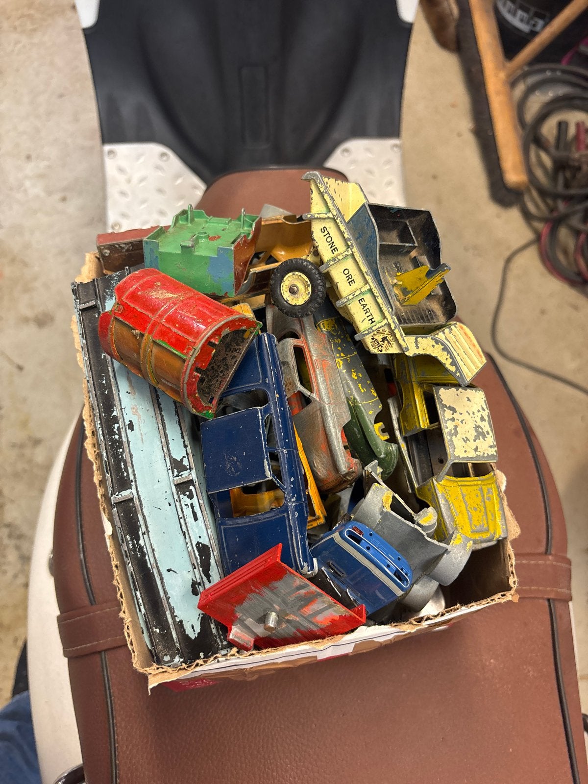 Doos vol Dinky Toys onderdelen - ideaal voor hobbyisten, Ophalen of Verzenden, Gebruikt, Overige typen, Overige merken