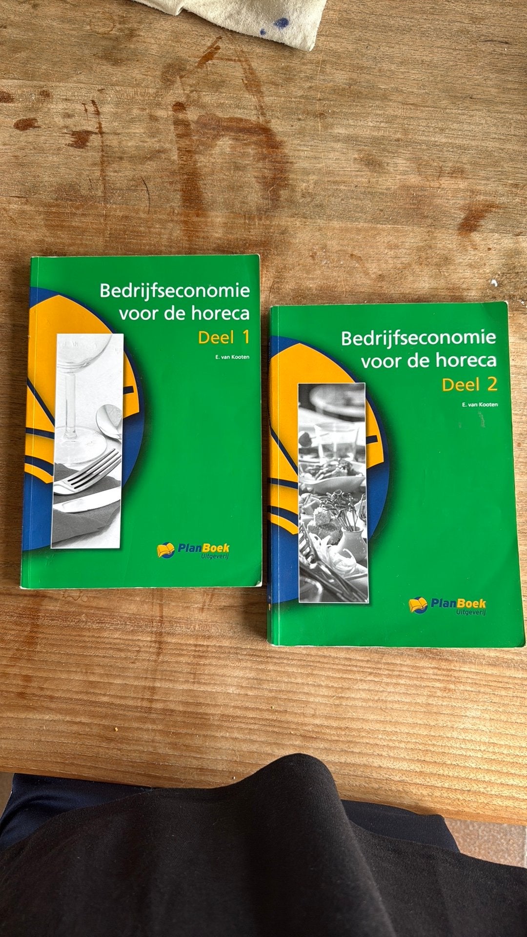 Lesboek: bedrijfseconomie voor de horeca (deel 1&2), Ophalen of Verzenden, Zo goed als nieuw, Overige niveaus