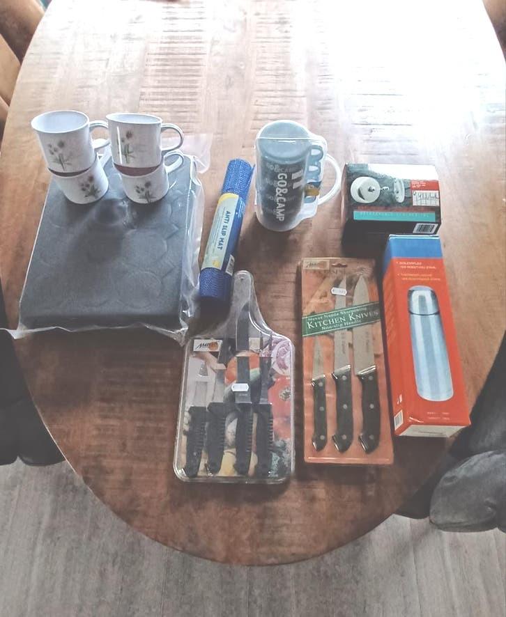 Nieuwe campingspullen: bekers, messen, thermoskan, mat, Caravans en Kamperen, Kampeeraccessoires, Ophalen of Verzenden, Nieuw