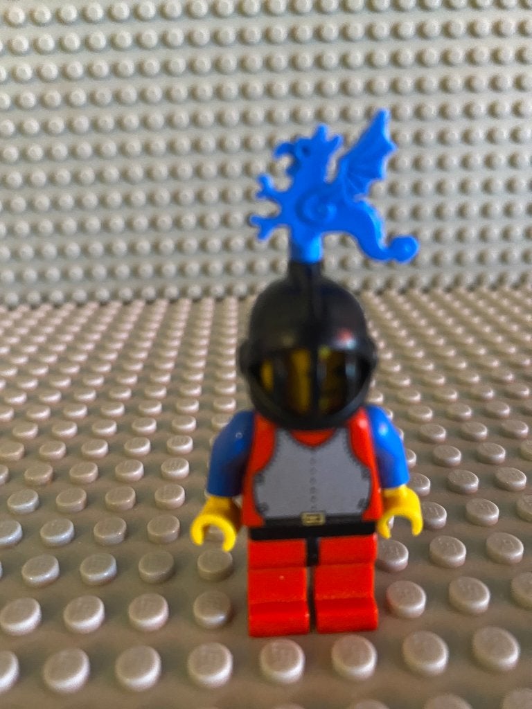Lego kasteel minifiguur cas280a met blauwe drakenpluim, Gebruikt, Lego, Ophalen of Verzenden, Minifiguur