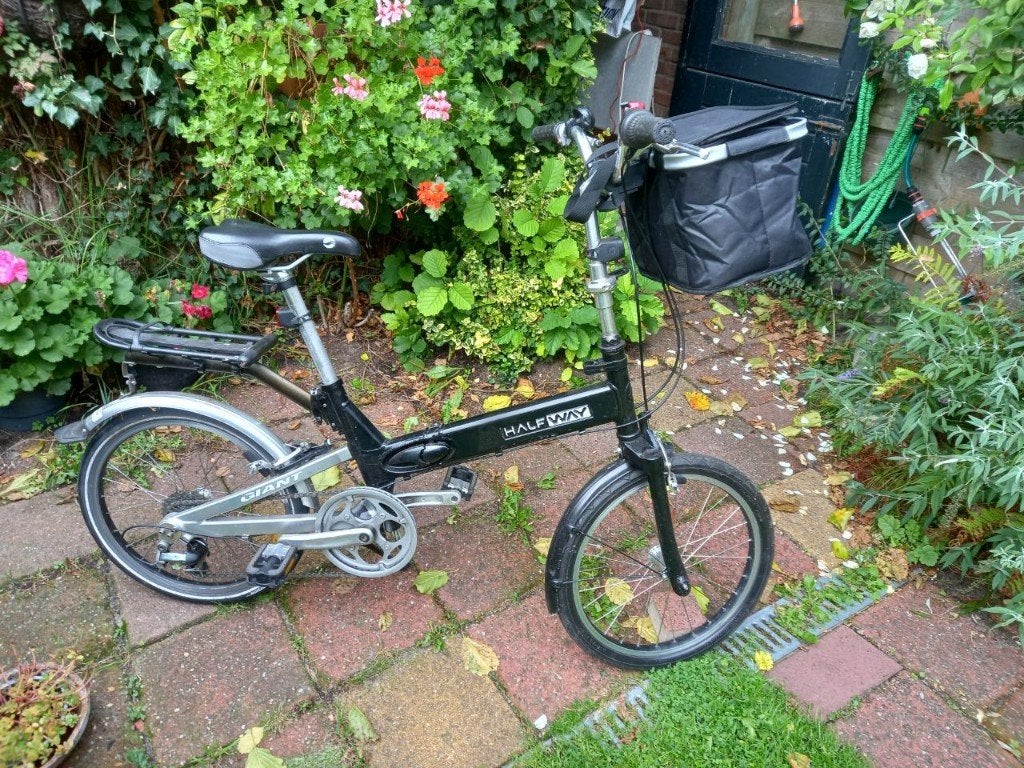 Goede opvouwbare lichtgewicht fiets .  Merk Giant Half Way