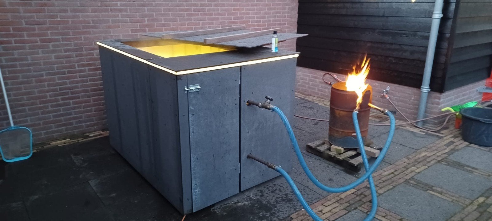 Zelfgemaakte Hottub met Externe Houtkachel, Ophalen, Gebruikt, Vast