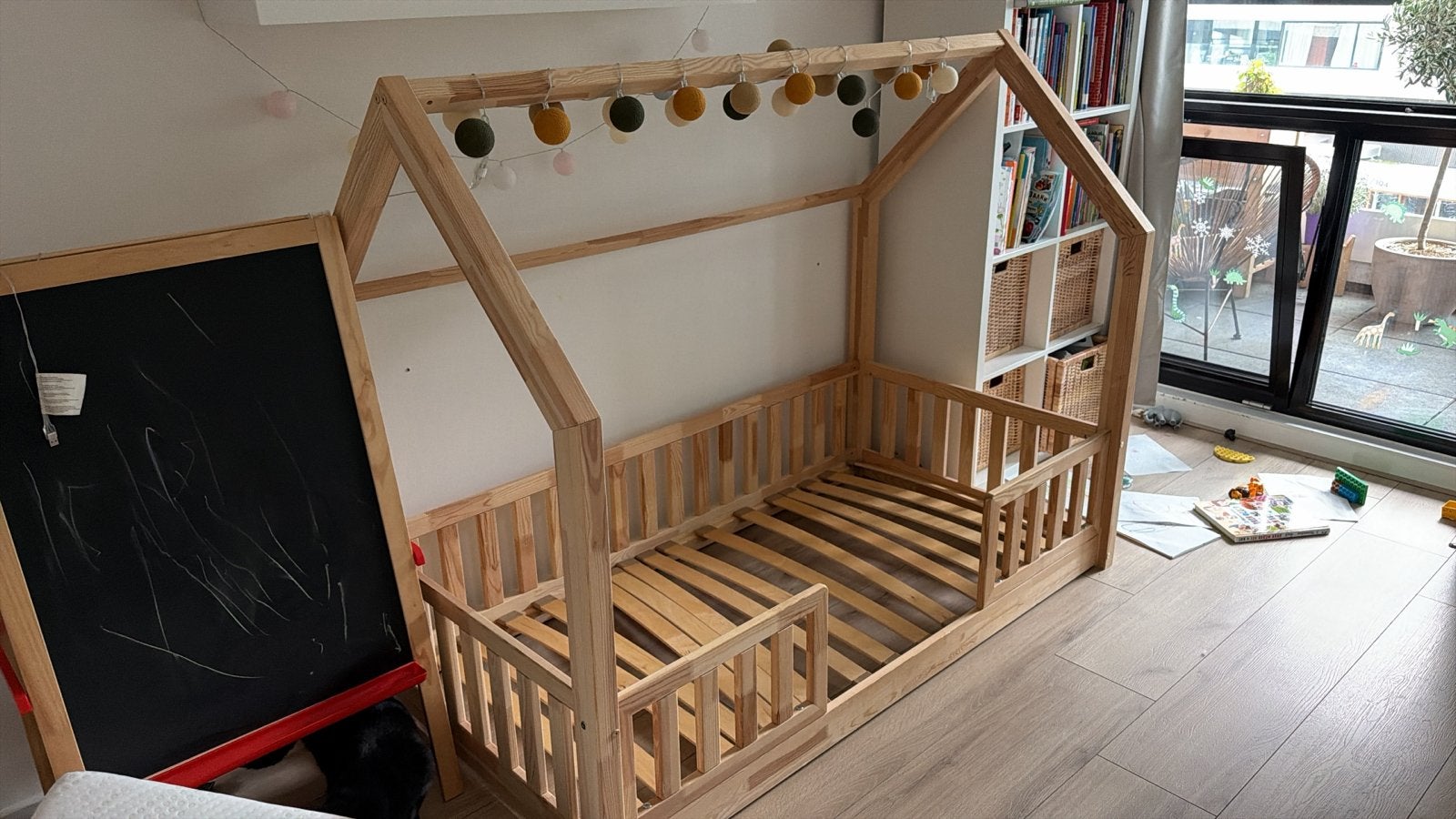 Huisbed NOLITA Petit Puk 80x160 - 2 barrières - vloerbed, Kinderen en Baby's, Kinderkamer | Bedden, Ophalen, Gebruikt, 70 tot 85 cm