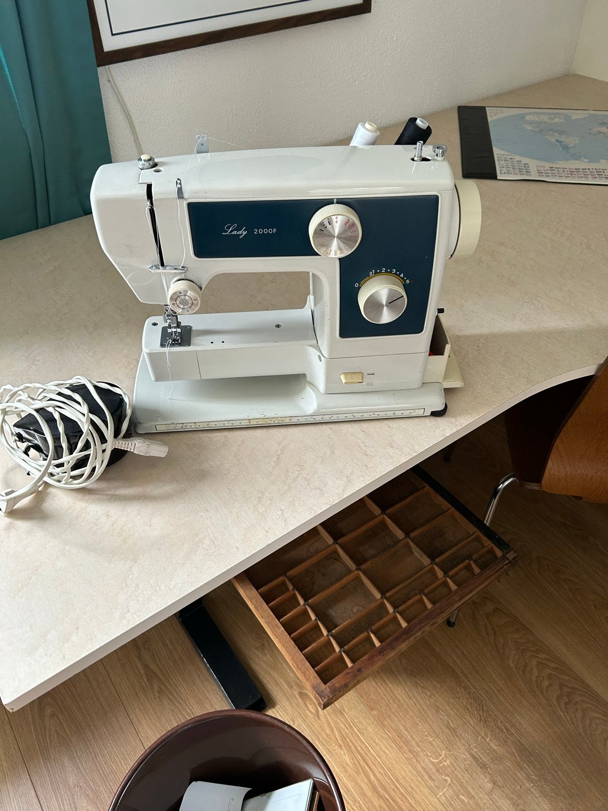 Lady 2000F Naaimachine met koffer, Hobby en Vrije tijd, Naaimachines en Toebehoren, Ophalen, Gebruikt, Naaimachine, Overige merken