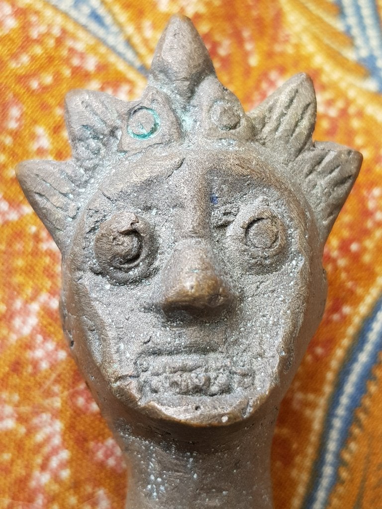 Mooi zwaar antiek voorouder beeldje van brons uit Borneo., Handgemaakt, Ophalen of Verzenden, Indonesië, Brons
