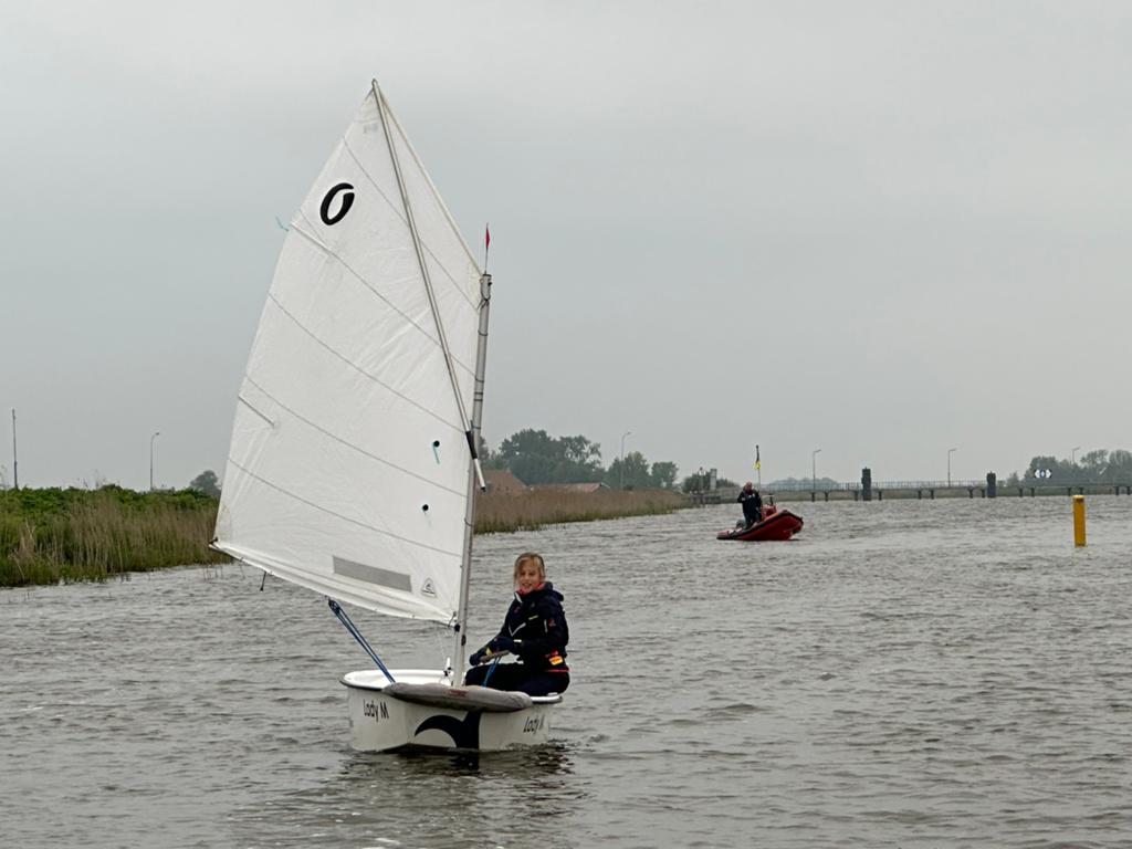 2 x Fareast Optimist Zeilboot - Zo goed als nieuw, Watersport en Boten, Ophalen, Inclusief zeilen, Polyester, Optimist