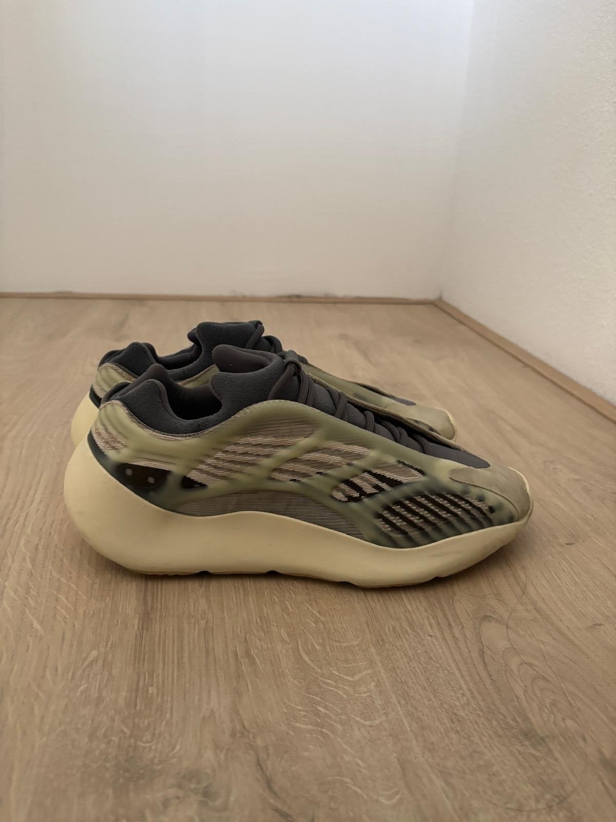 Adidas Yeezy 700 V3 fade salt - Maat 46, Ophalen, Gedragen, Overige kleuren