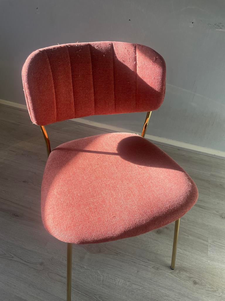 Roze stoel met gouden poten - Gebruikt, Huis en Inrichting, Stoelen, Ophalen, Gebruikt, Overige kleuren, Eén
