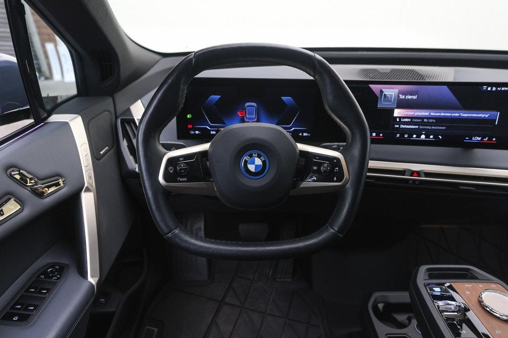 BMW iX xDrive40 High Executive / Sportpakket / Trekhaak / Pa, Auto's, BMW, Gebruikt, Met garantie (alle), 24 min, 417 min