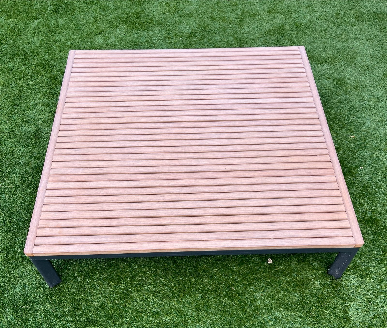 Vierkante Tuintafel van Teakhout en Metaal - 110x110x26 cm, Ophalen, Gebruikt, Vierkant, Teakhout