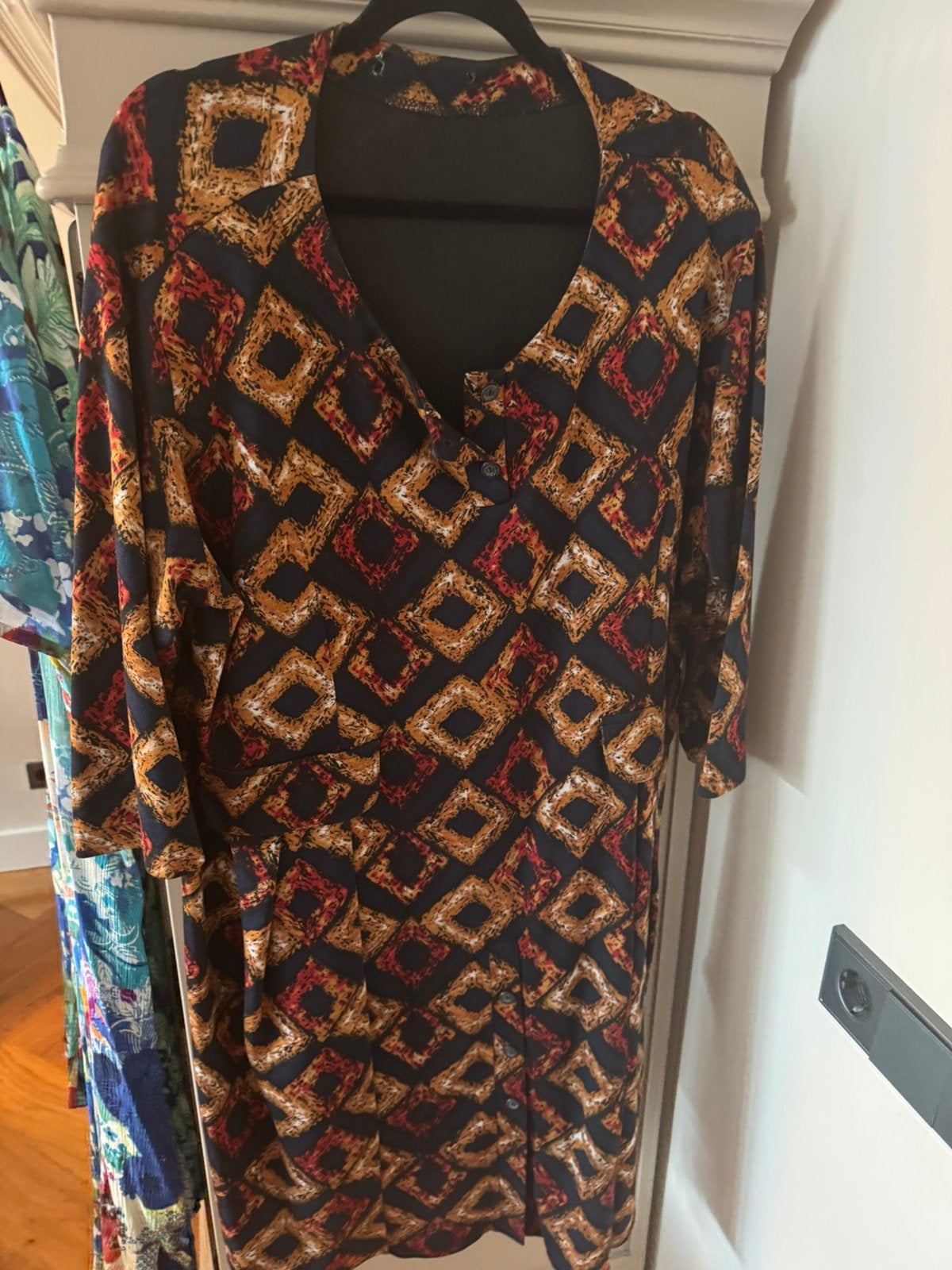 Mooie jurk, donkerblauwe ondergrond, mooie details, mt 50/52, Kleding | Dames, Grote Maten, Verzenden, Zo goed als nieuw, Meerkleurig