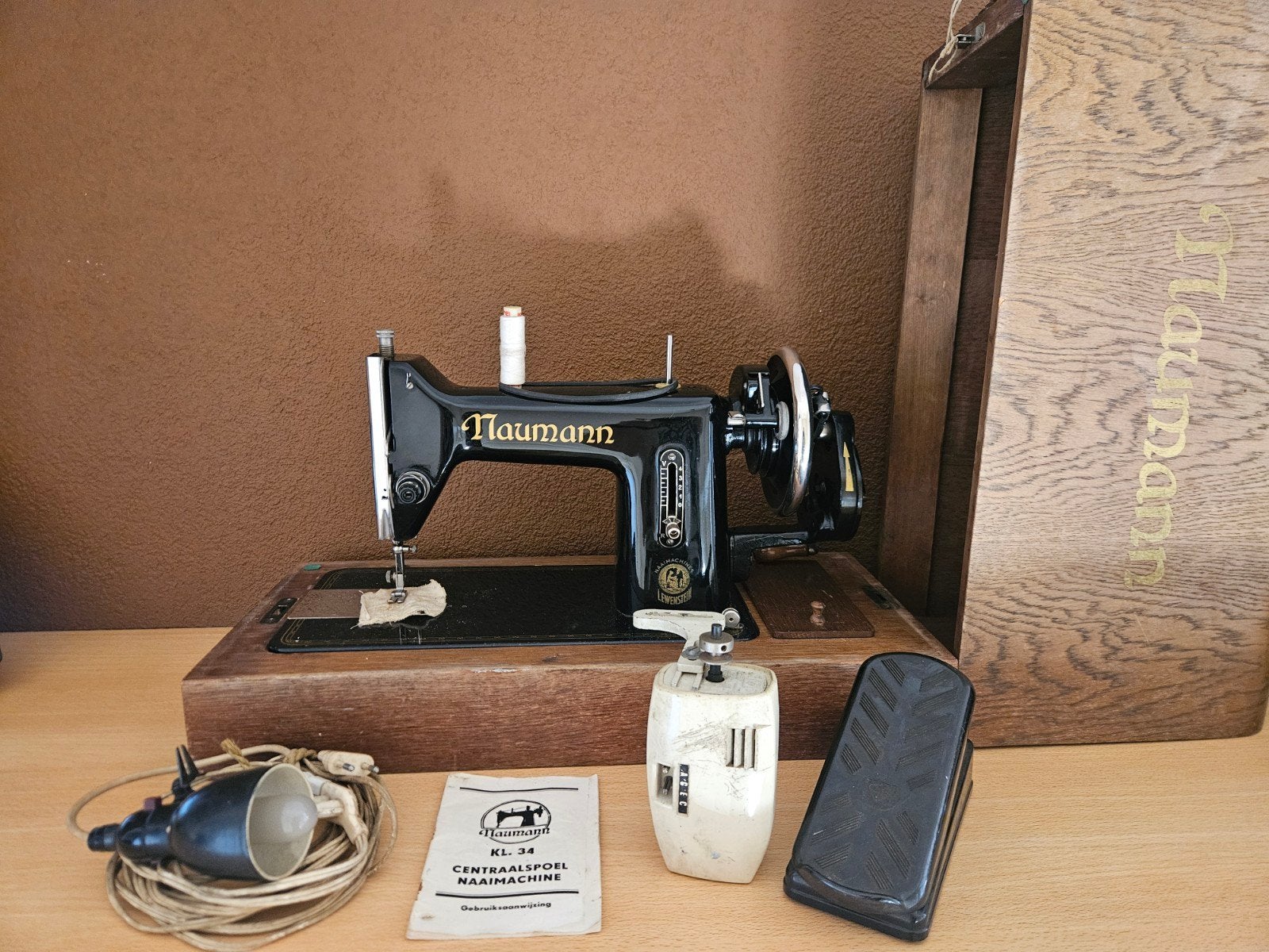 Antieke Naumann Naaimachine KL 34 met lampje in koffer, Ophalen of Verzenden, Gebruikt, Naaimachine, Overige merken