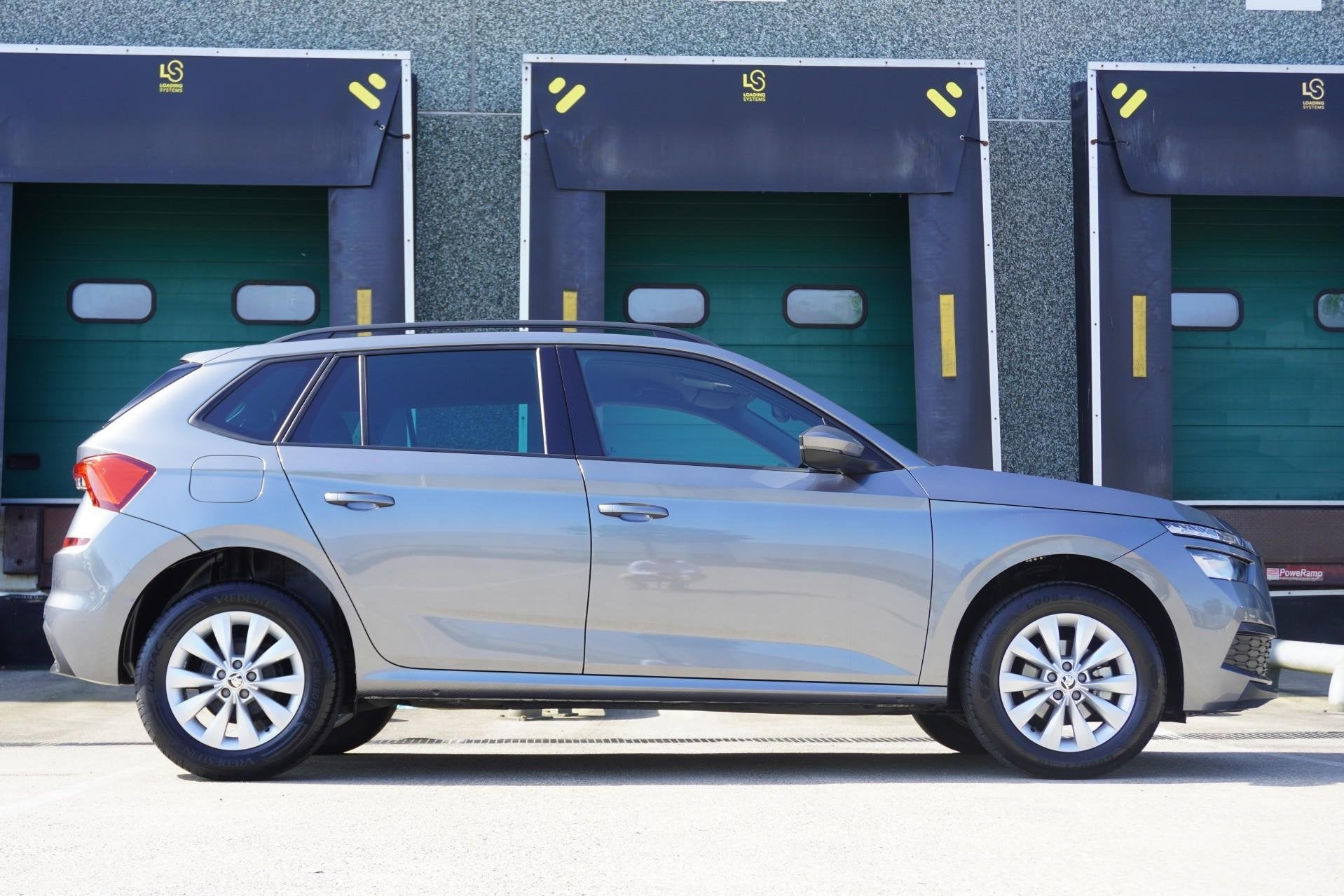Skoda Kamiq 1.0 TSI 110pk Sport Business | Trekhaak | Apple, Auto's, 12 maanden, Gebruikt, Origineel Nederlands, Handgeschakeld