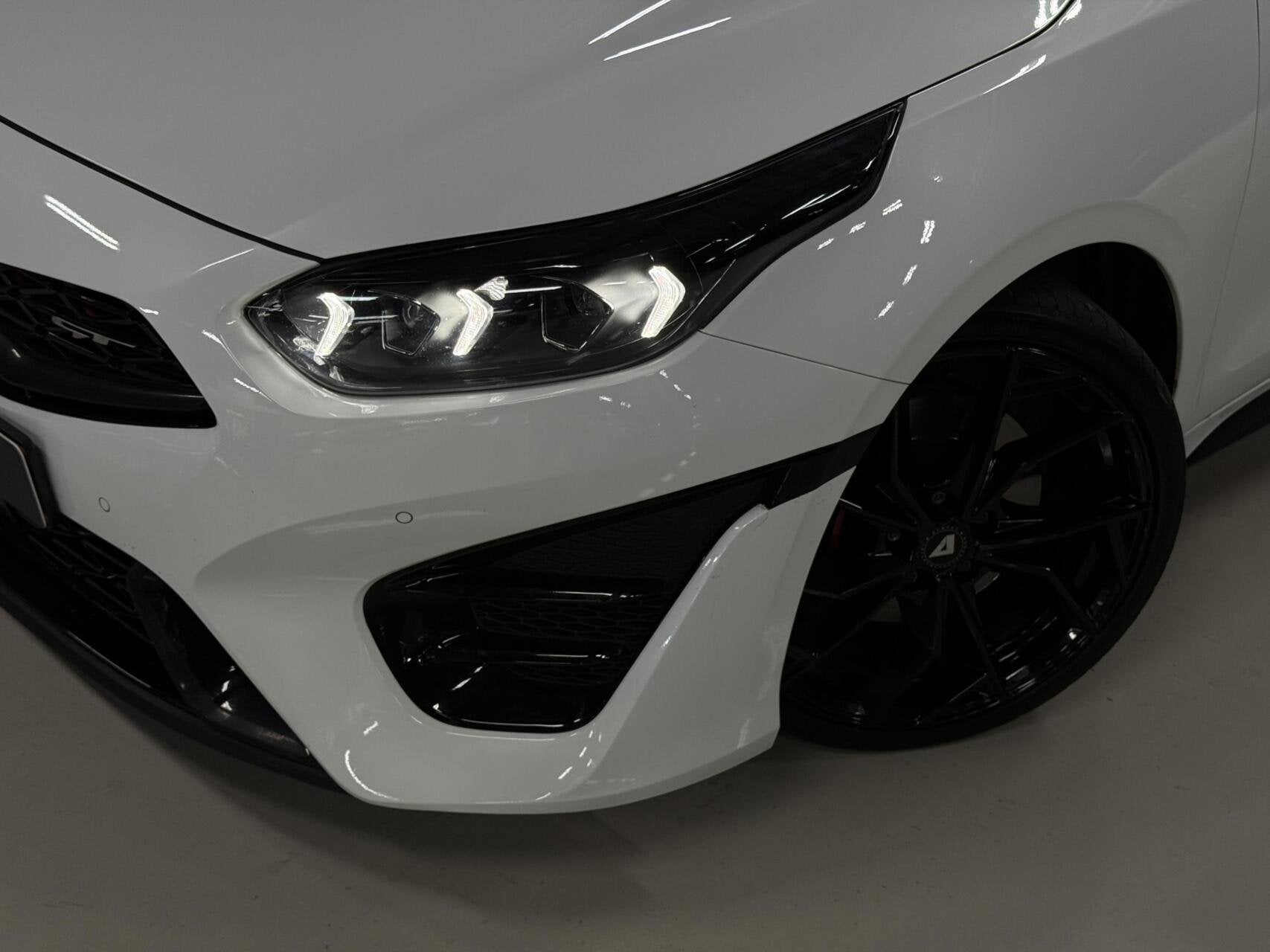 Kia ProCeed 1.6 T-GDi GT | JBL | Dealer | Facelift | ACC, Auto's, Dealer onderhouden, 15 km/l, Gebruikt, Wit