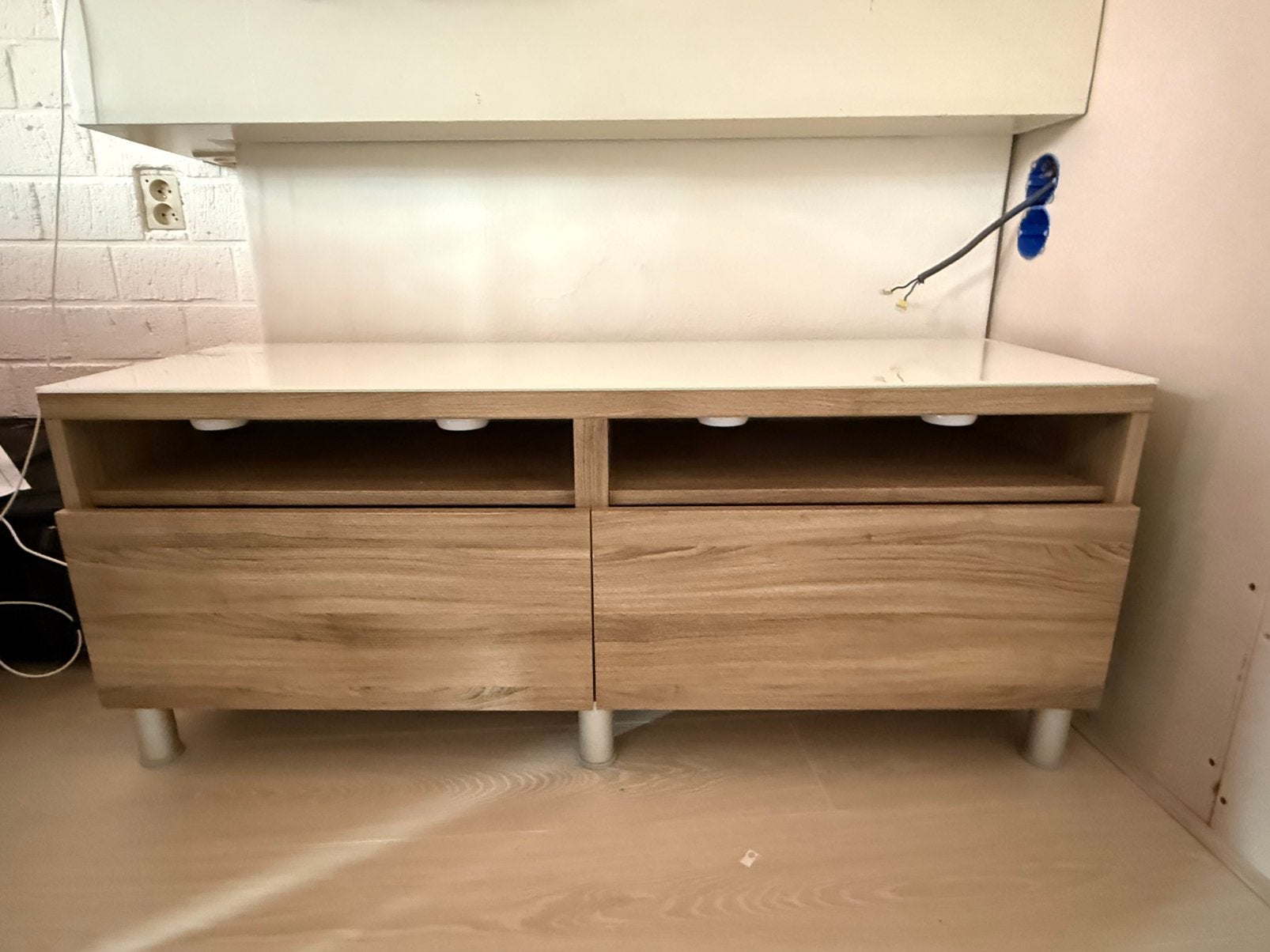 Modern TV cabinet with drawers, Ophalen, 100 tot 150 cm, Zo goed als nieuw, Minder dan 100 cm