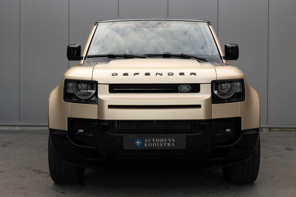 Land Rover | Defender 3.0 D250 110 MHEV SE | GRIJS KENTEKEN, Auto's, Land Rover, Automaat, 249 pk, Gebruikt, Zwart