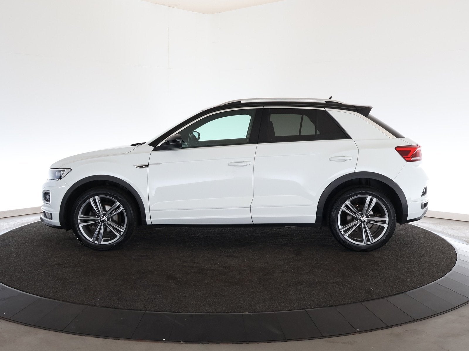 Volkswagen T-Roc 1.5 TSI Sport Business R (bj 2021), Auto's, Automaat, 4 cilinders, 150 pk, Leder en Stof