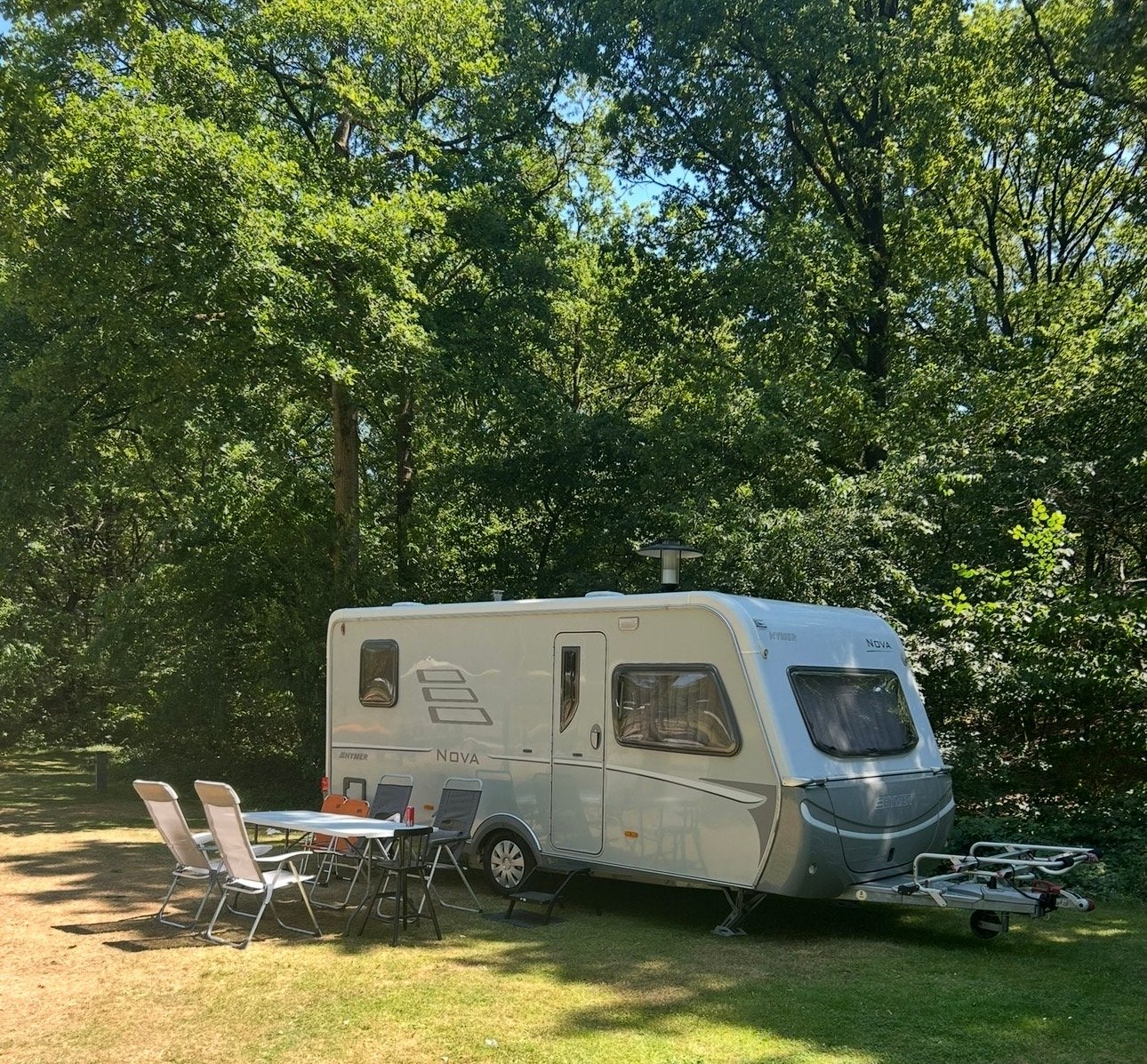 Hymer Eriba Nova 465 - incl Voortent (2026), Airco, compleet, Caravans en Kamperen, Caravans, Rondzit, Frans bed, Airco, Particulier