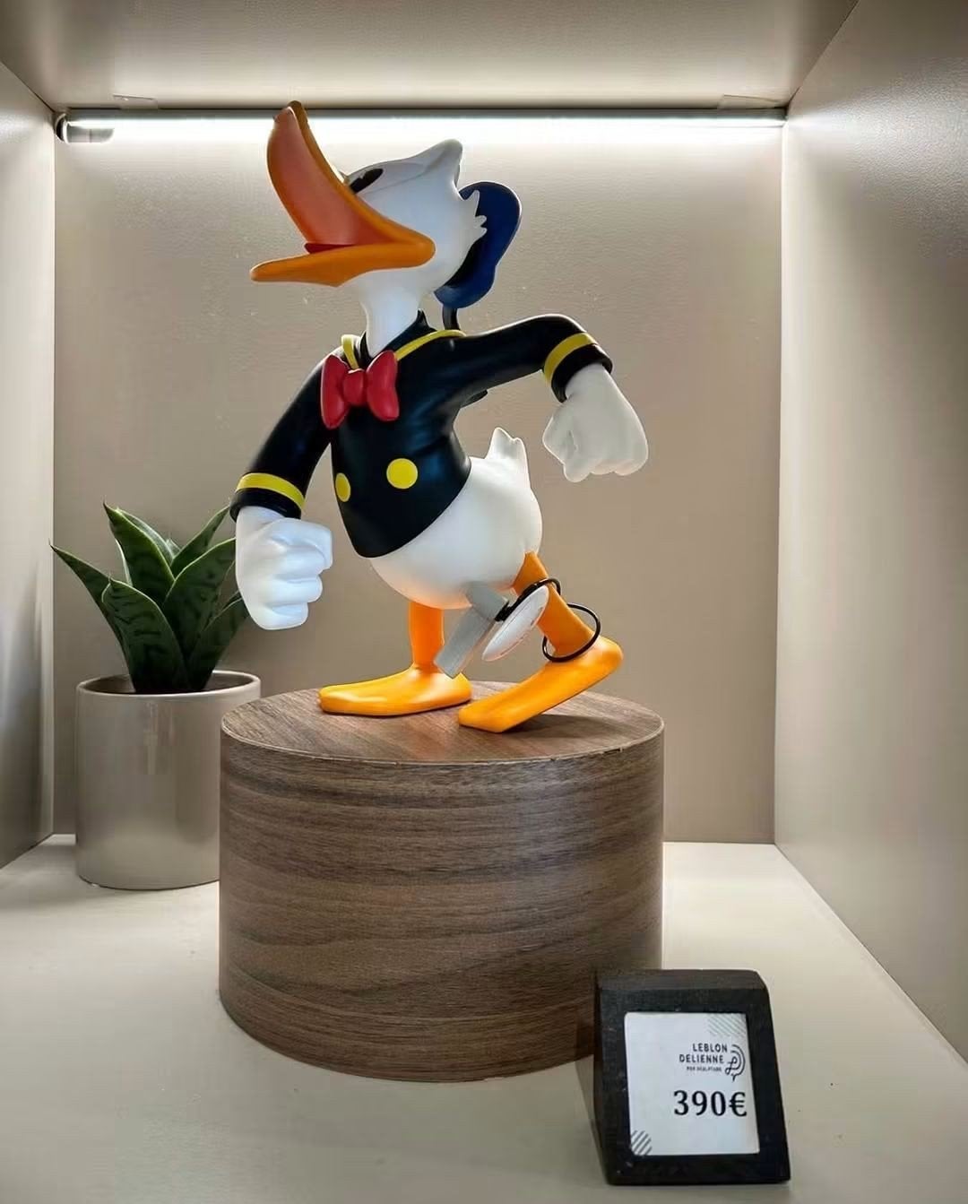 Disneyland Parijs beeld Donald Duck, Verzamelen, Ophalen of Verzenden, Donald Duck, Nieuw, Beeldje of Figuurtje