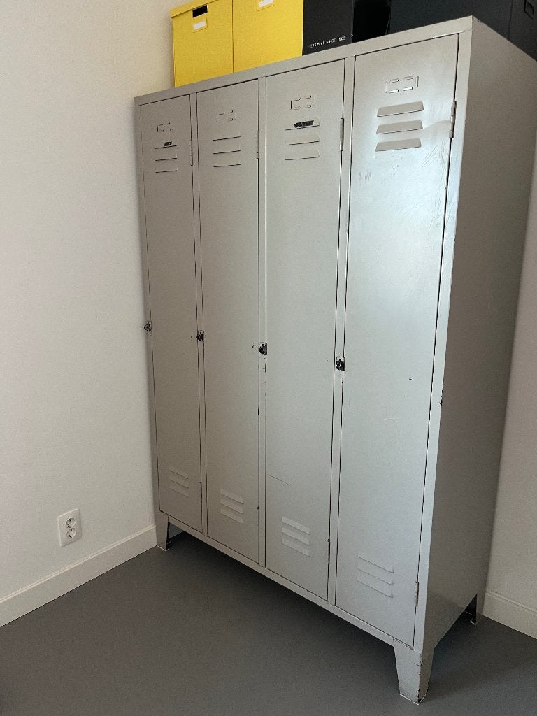 Vintage metalen locker kast, 4 deuren met ophangroede, Ophalen, Gebruikt, Vintage