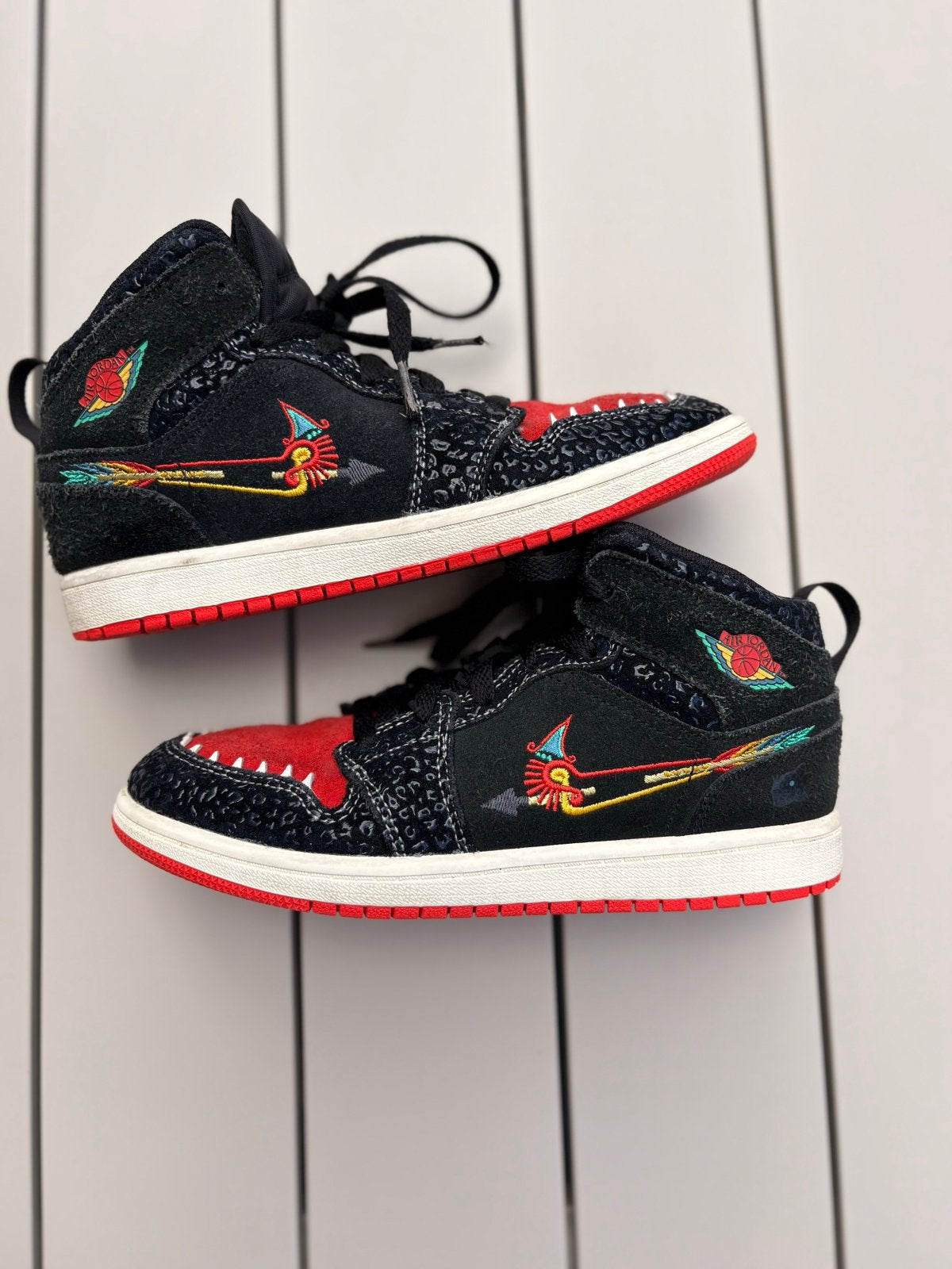 Air Jordan 1 Mid SE “Dia de los Muertos”, Schoenen, Ophalen of Verzenden, Zo goed als nieuw, Jongen