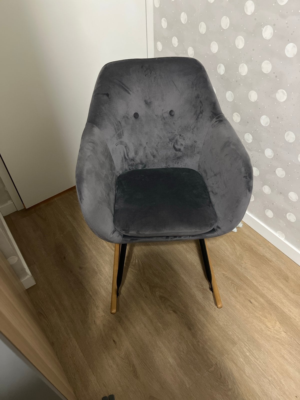 Grijze schommelstoel voor babykamer of woonkamer, Ophalen, Zo goed als nieuw, Eén, Stof