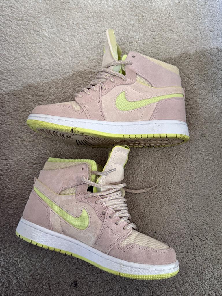 Nike Air Jordan 1 Zoom Air CMFT lemon twist, Kleding | Dames, Schoenen, Ophalen of Verzenden, Zo goed als nieuw, Beige, Sneakers of Gympen