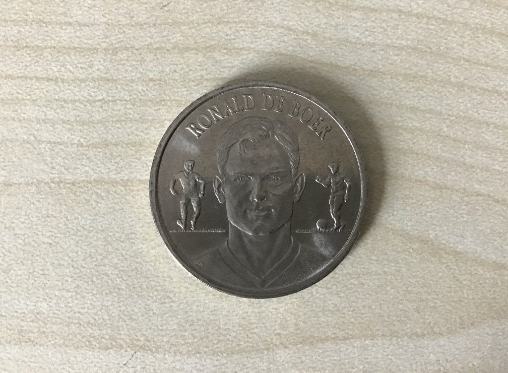 Metalen penning serie KNVB Oranje 2000. Met Ronald de Boer., Verzenden, Koningin Beatrix, Overige waardes, Losse munt