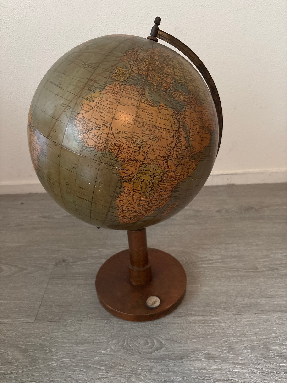 Antieke wereldbol met kompas - Decoratief en educatief, Ophalen, Gebruikt, Draaibaar, Antieke wereldbol