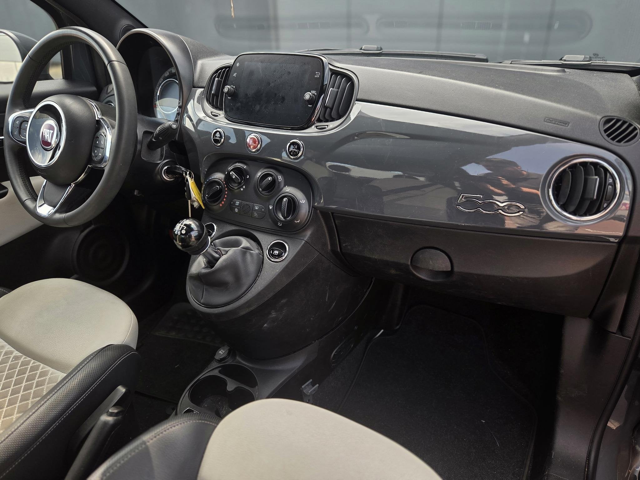 Fiat 500 1.0 Hybrid Dolcevita | Apple-Android | Panoramadak, Voorwielaandrijving, Stof, Euro 6, 4 stoelen