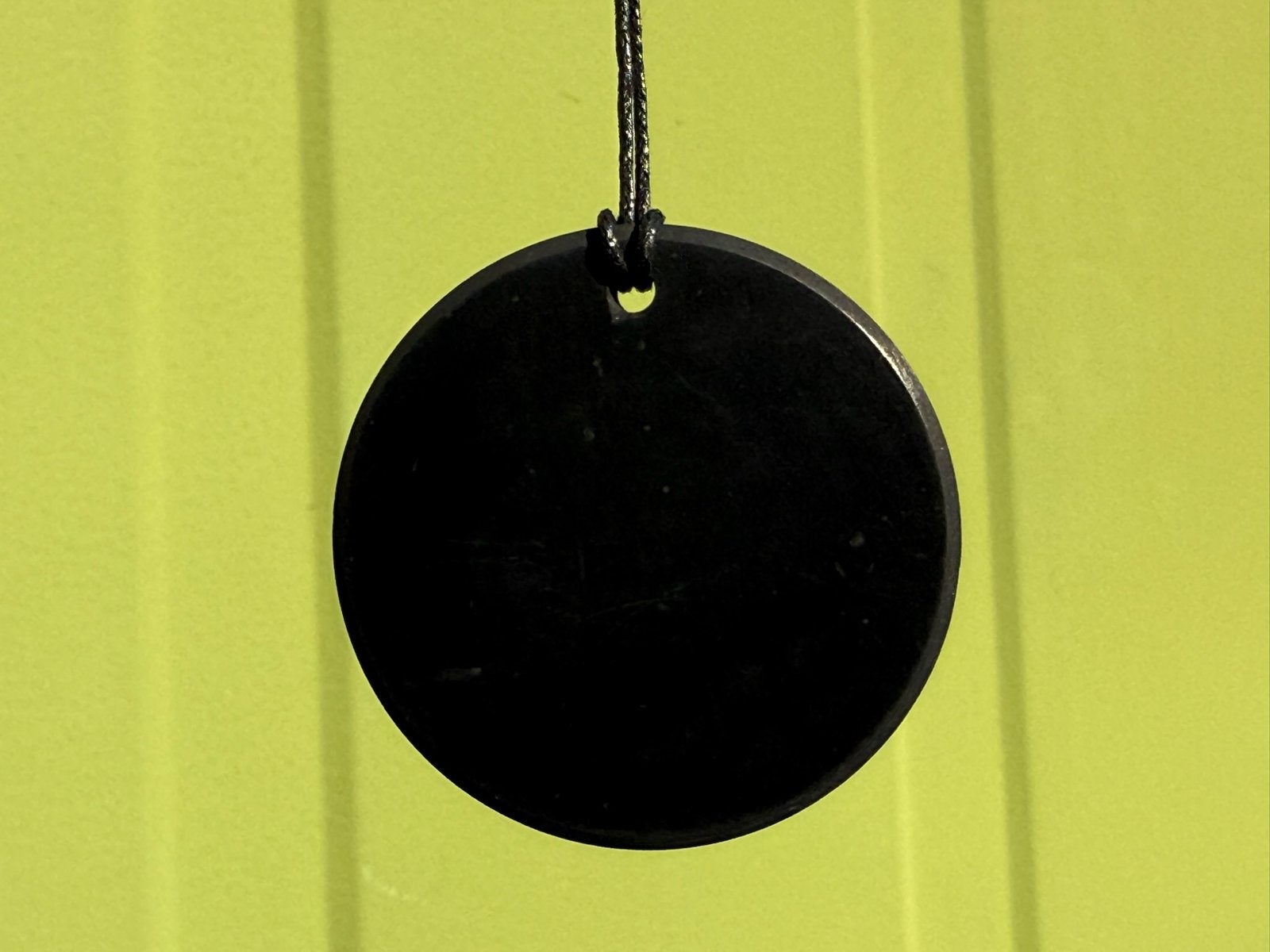 Shungite shungiet hanger mineralen, Verzamelen, Mineralen en Fossielen, Ophalen of Verzenden, Mineraal