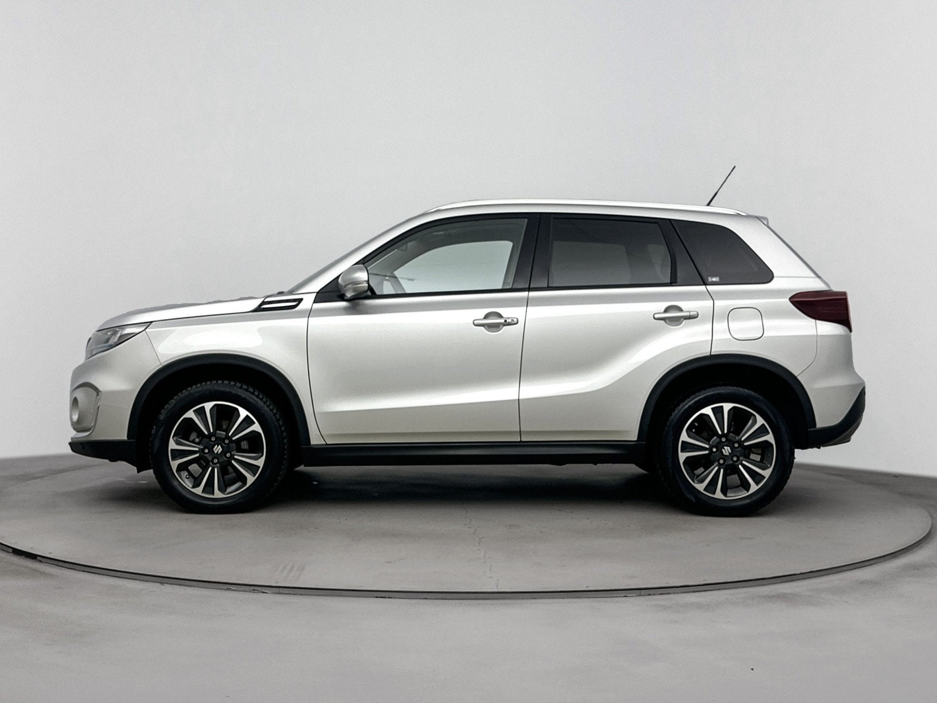 Foto 3 van Suzuki Vitara 1.4 Boosterjet Style Smart Hybrid | Elektrisch