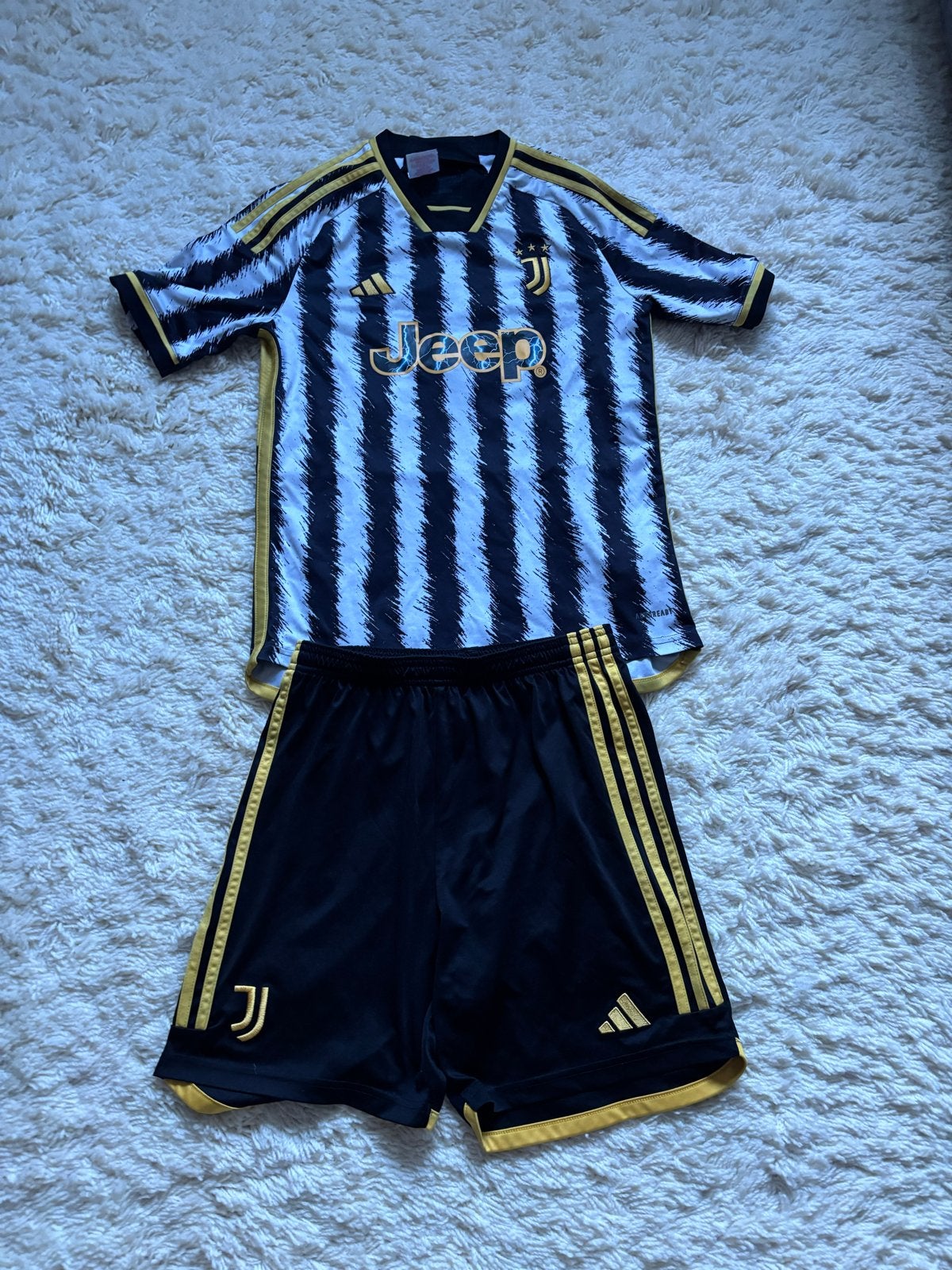 Juventus thuisshirt en broekje set - Adidas - Maat 164, Ophalen of Verzenden, Zo goed als nieuw, Jongen of Meisje, Setje