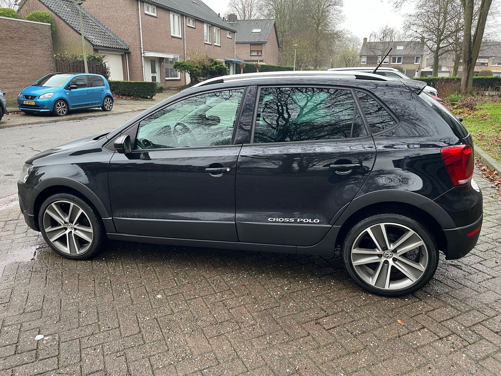 Volkswagen Cross Polo 1.4 | Alcantara | Zwart, Voorwielaandrijving, 1027 kg, 40 €/maand, Zwart