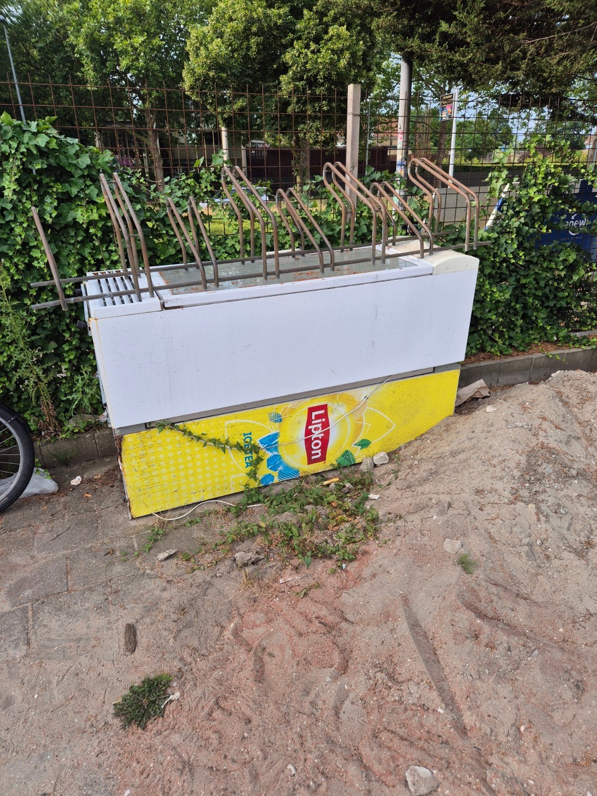 2 kapotte koelkasten - ideaal voor onderdelen of recycling, Zonder vriesvak, 200 liter of meer, 60 cm of meer, Niet werkend