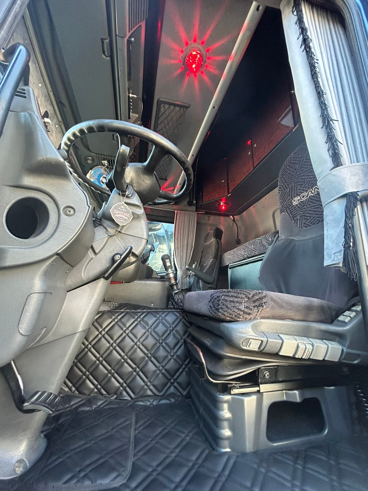 Gezocht interieur bekleding voor scania 4 serie, Ophalen of Verzenden, Nieuw, Scania, Interieur en Bekleding