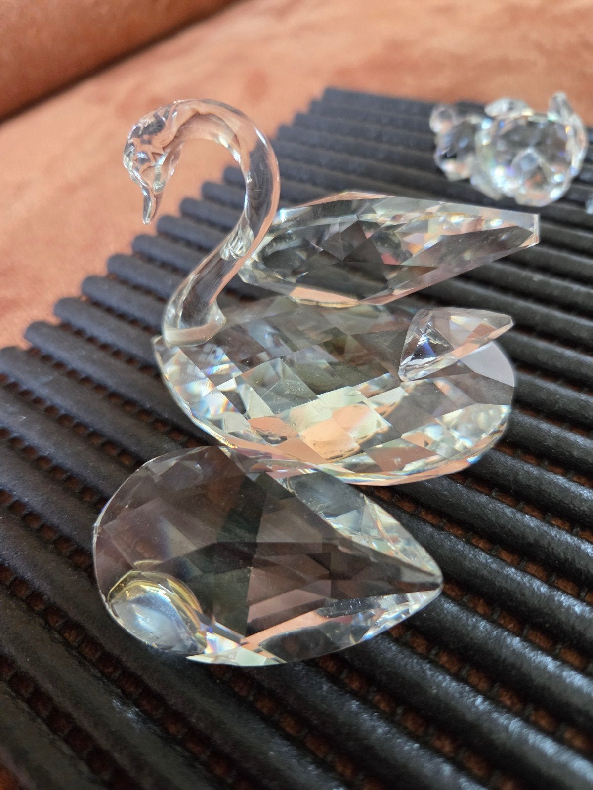 swarovski beeldjes 3 stuks en plaatje om ze op te zetten., Ophalen of Verzenden, Gebruikt, Overige typen