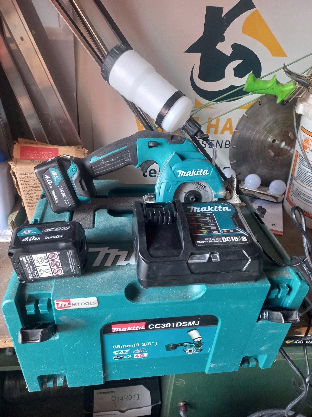 Makita CC301DSM accu cirkelzaag met koffer en accessoires, Ophalen, Minder dan 30 mm, Gebruikt, Cirkelzaag