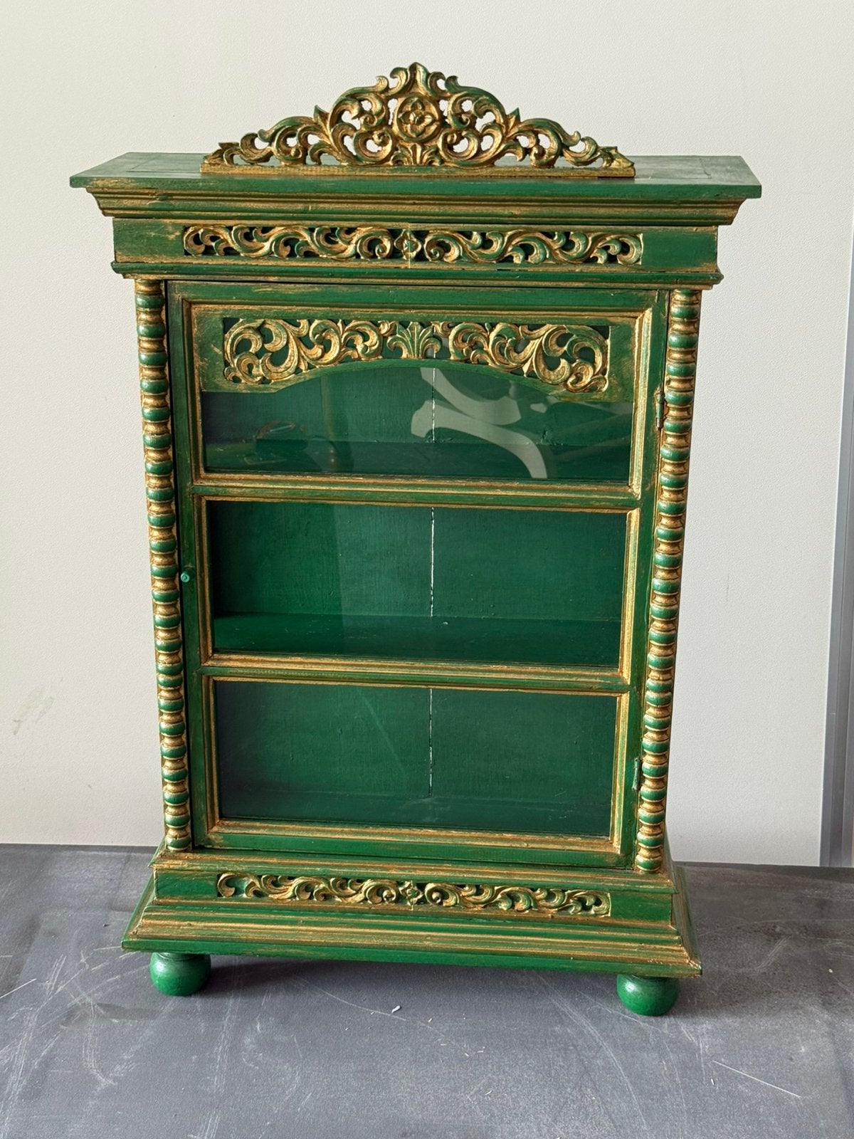 Mooi houten vitrinekastje india zeer mooie staat, Antiek en Kunst, Ophalen