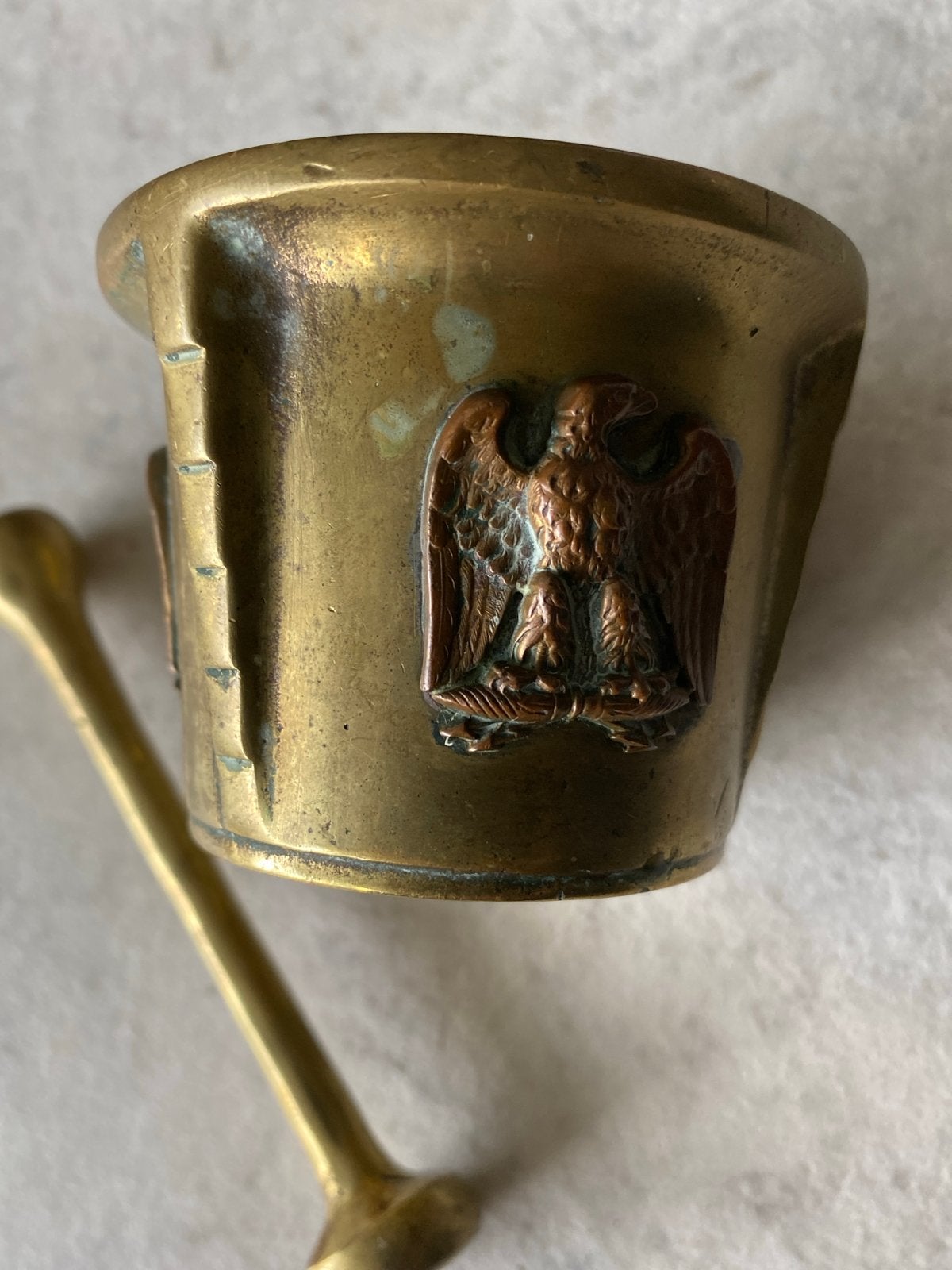 Antieke vijzel met stamper, messing/brons, Le Verrier, Antiek en Kunst, Ophalen of Verzenden, Brons