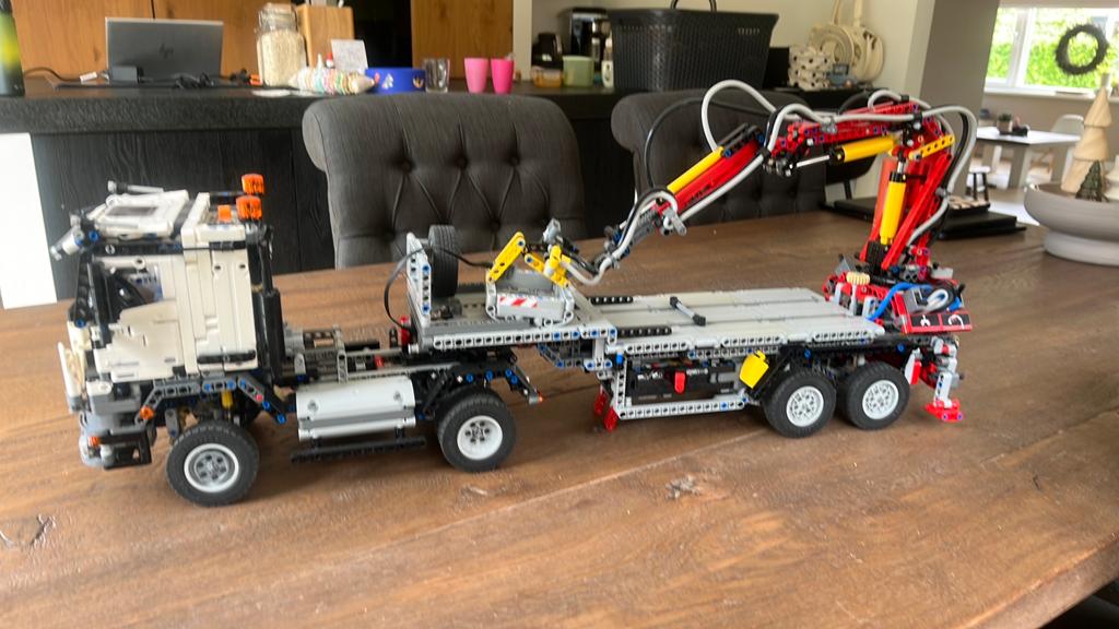Lego Technic Mercedes-Benz Arocs 3245 (42043), Ophalen of Verzenden, Gebruikt