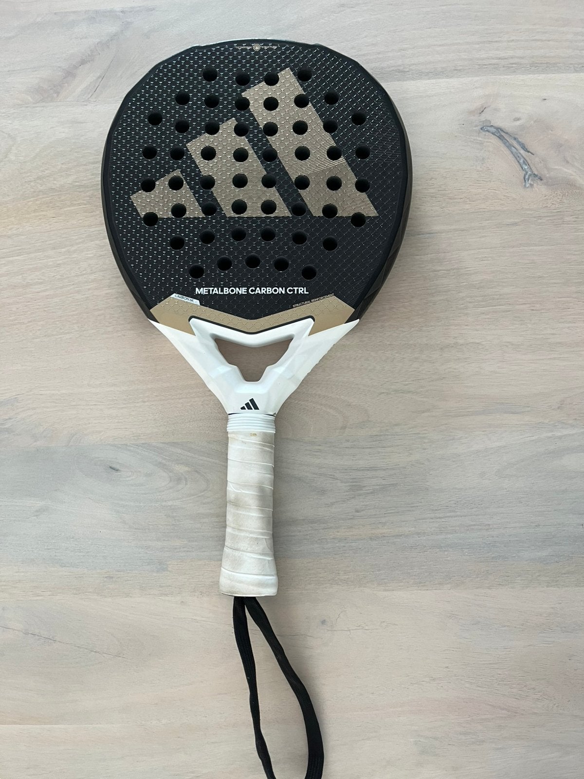 Adidas Metalbone carbon cntrl 3.4 + noene ondergrip, Sport en Fitness, Padel, Ophalen of Verzenden, Gebruikt