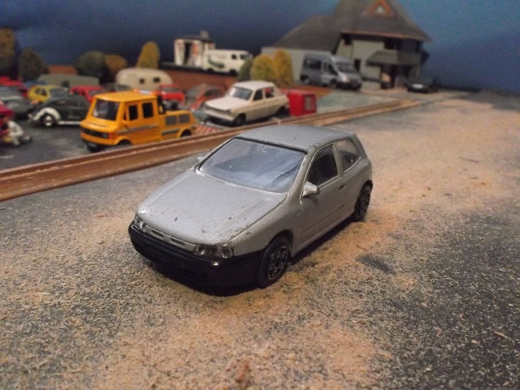 1:43 Fiat Punto - Bburago grijsmetallic, Ophalen of Verzenden, Gebruikt, Auto, Overige merken