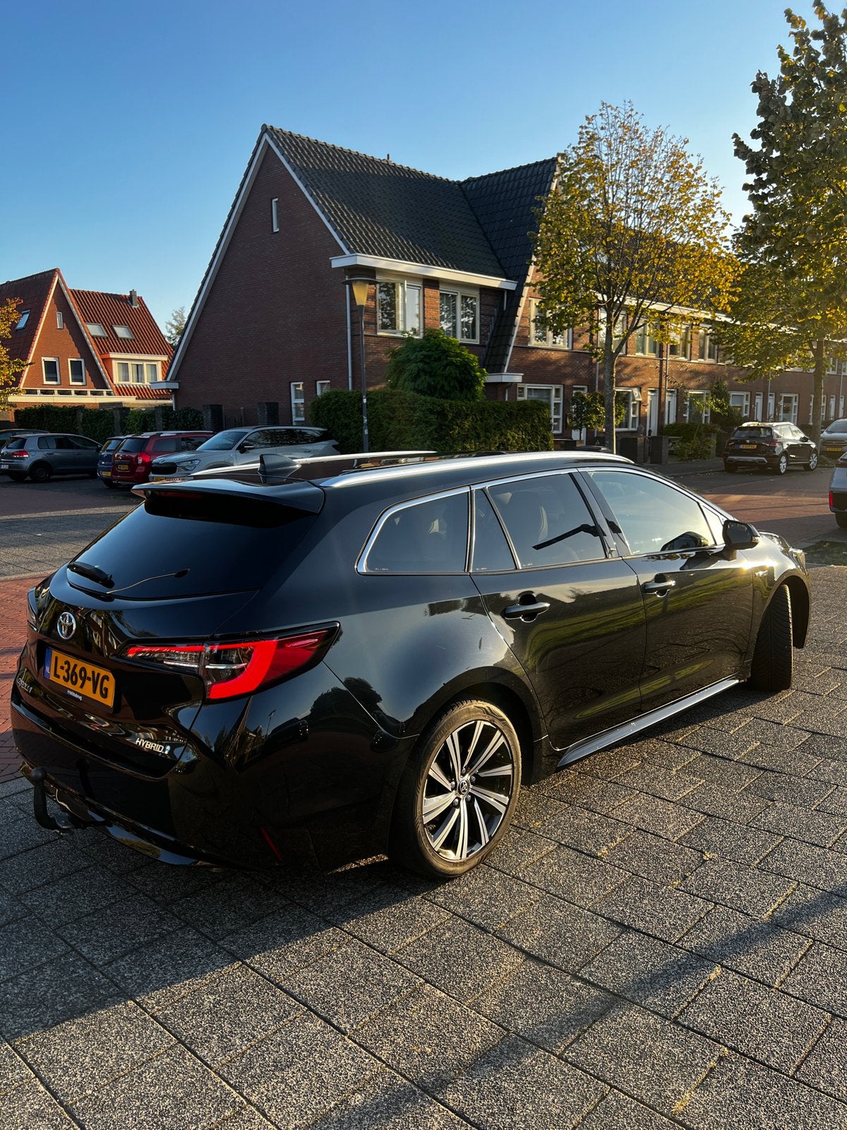 Foto 3 van Toyota Corolla TS 1.8 Hybrid 122pk CVT 2021 Zwart