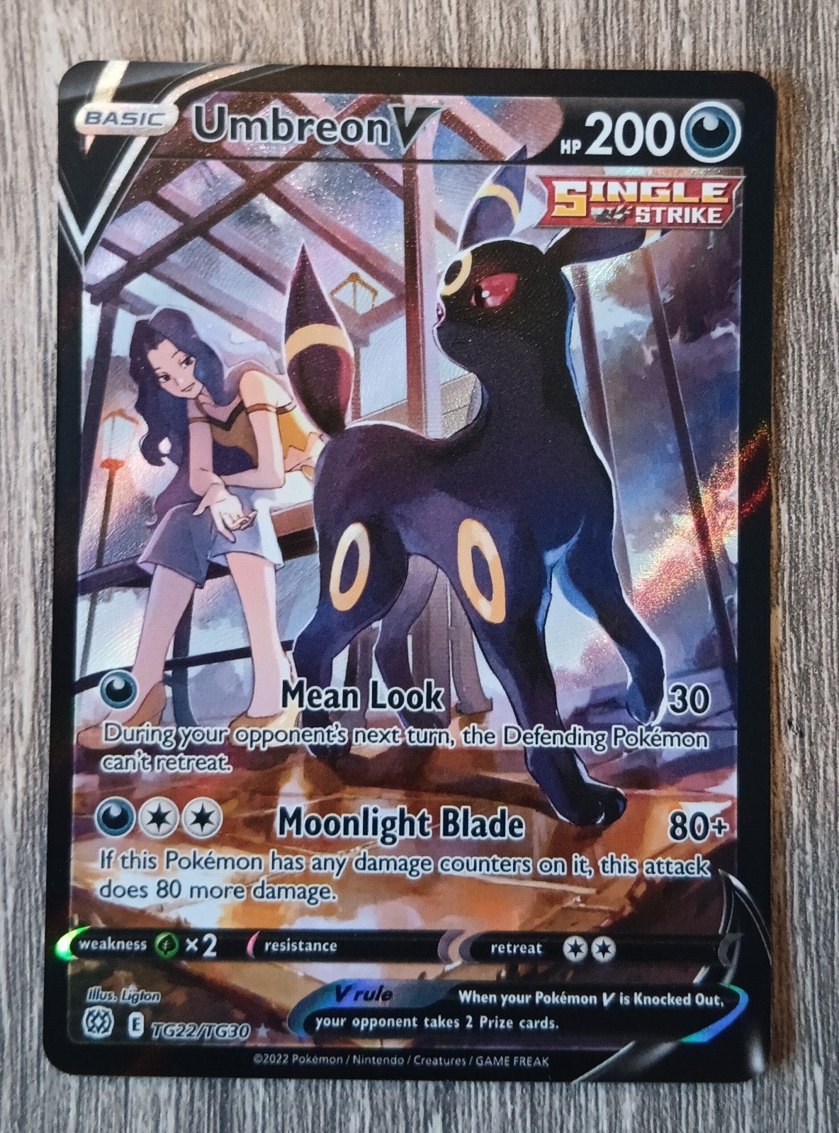Umbreon v Brilliant Stars Trainer Gallery, Ophalen of Verzenden, Zo goed als nieuw, Losse kaart, Foil