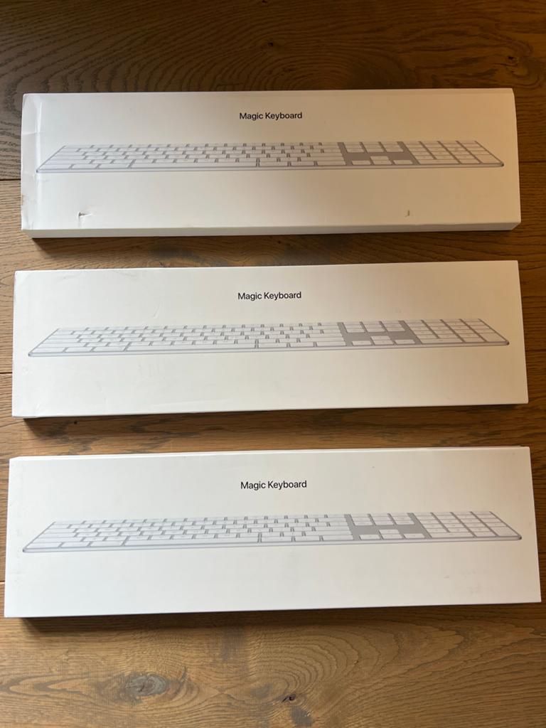 Apple Magic Keyboard met numeriek toetsenblok, Ophalen of Verzenden, Zo goed als nieuw, 11 inch, 64 GB