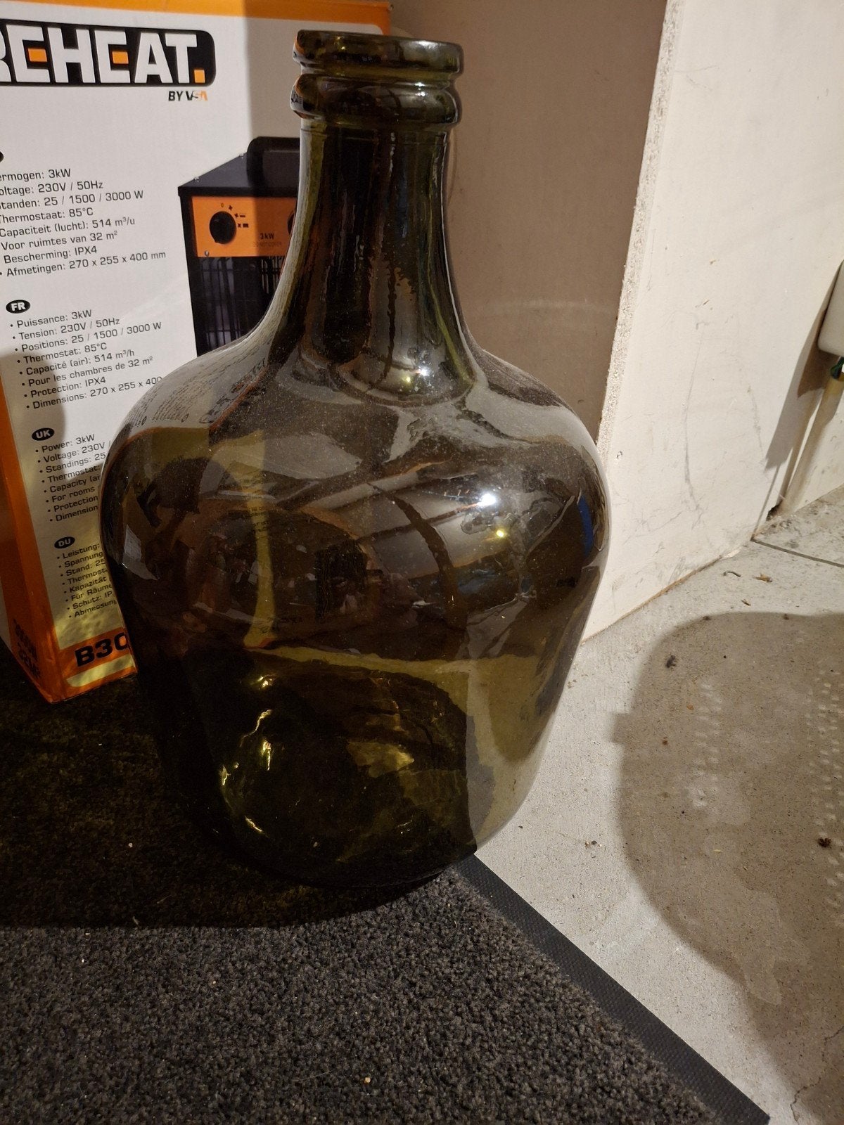 Grote  groene glazen fles, Huis en Inrichting, Woonaccessoires | Vazen, Ophalen