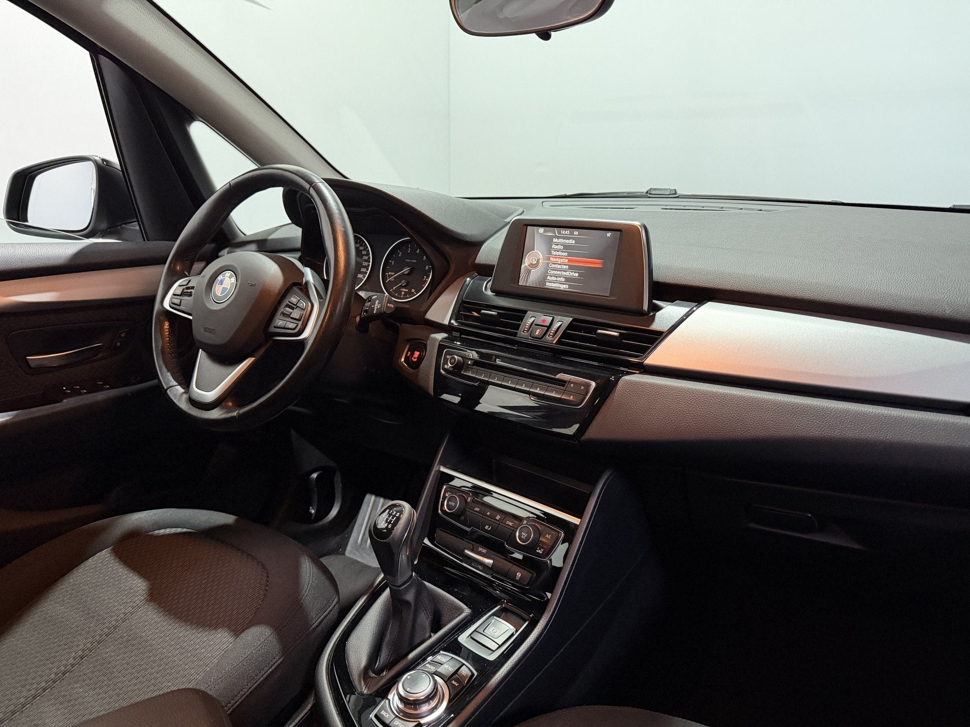 BMW 2 Serie Active Tourer 218i Essential - Navi / Bluetooth, Auto's, Voorwielaandrijving, 136 pk, Gebruikt, Bruin