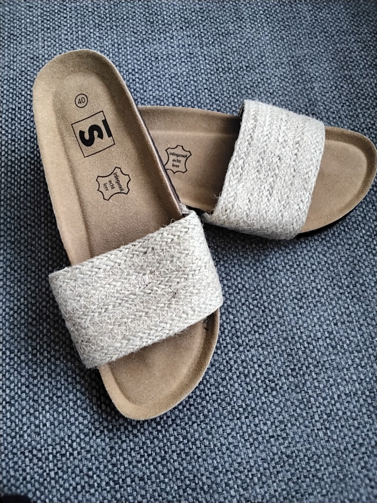 Nieuwe Birkenstock style slippers maat 40, Ophalen, Nieuw, Beige